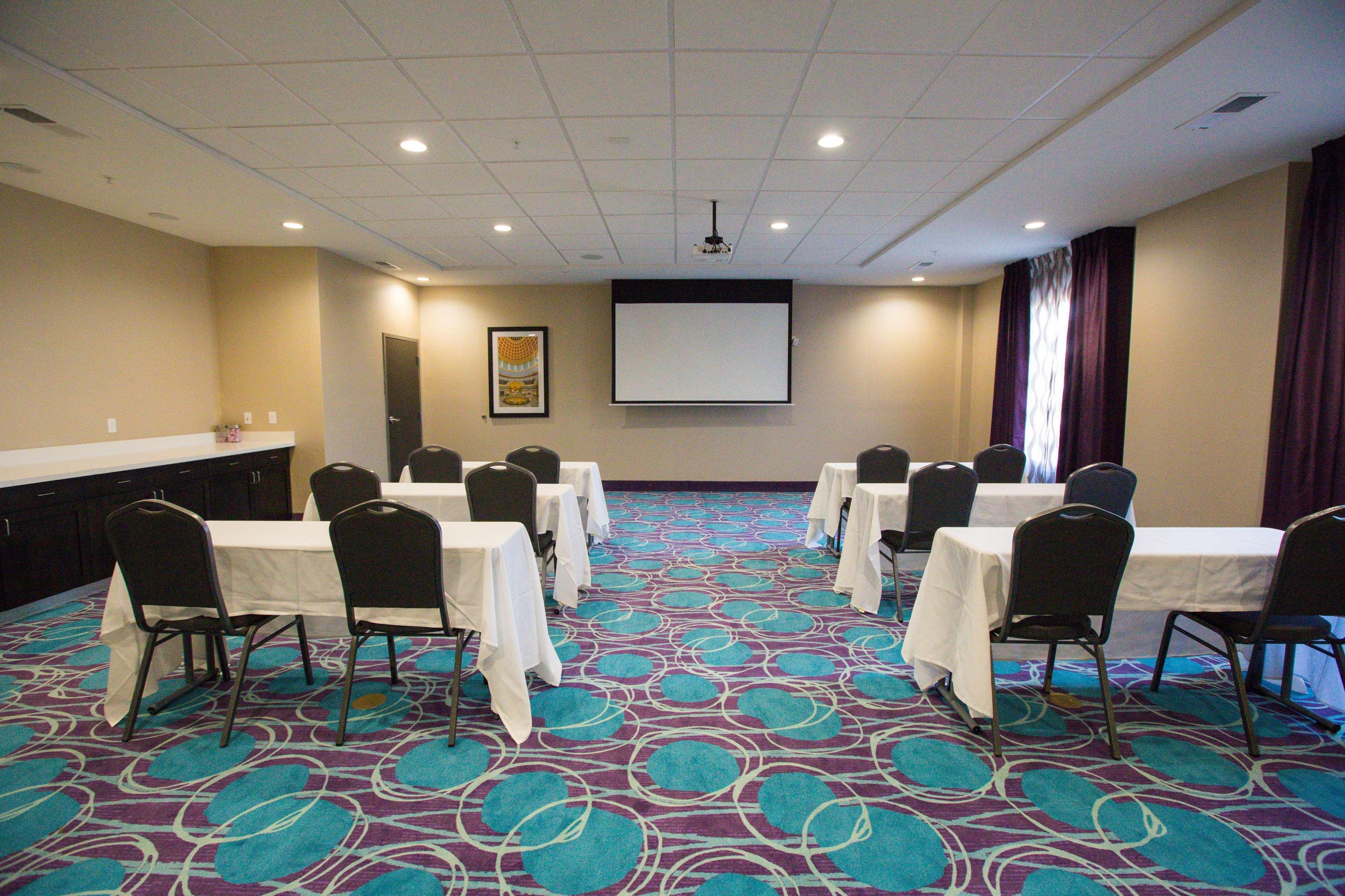 Hampton Ok Hotel 3*