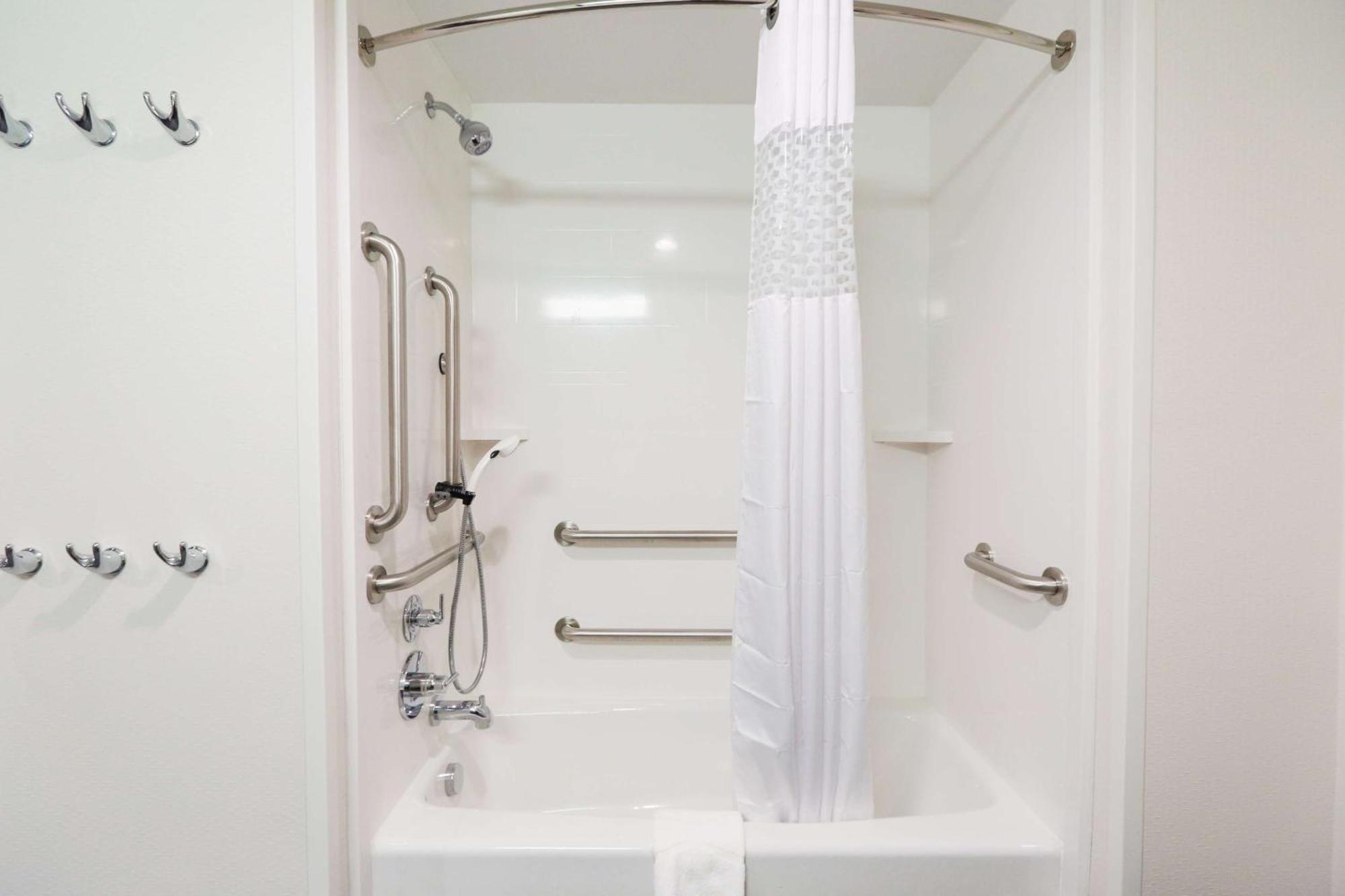 Hampton Ok Hotel 3*